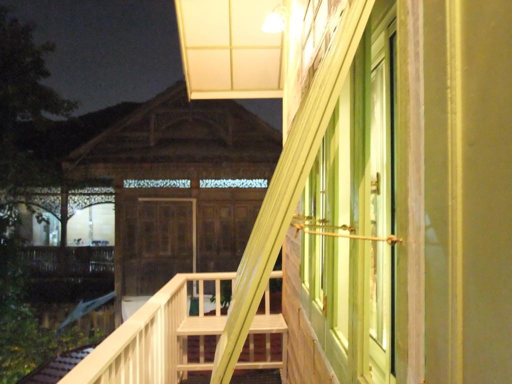 Panida Suite Hotel Bangkok Exterior photo