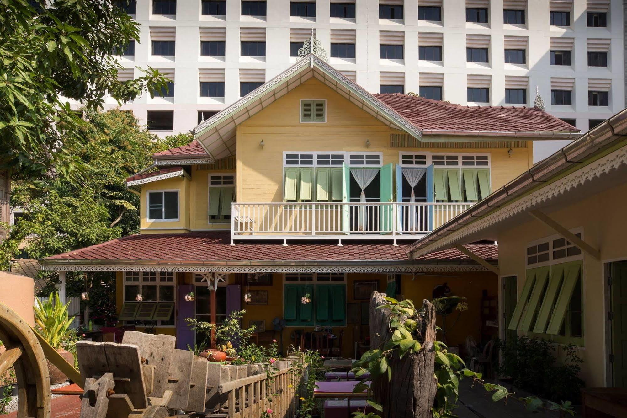 Panida Suite Hotel Bangkok Exterior photo